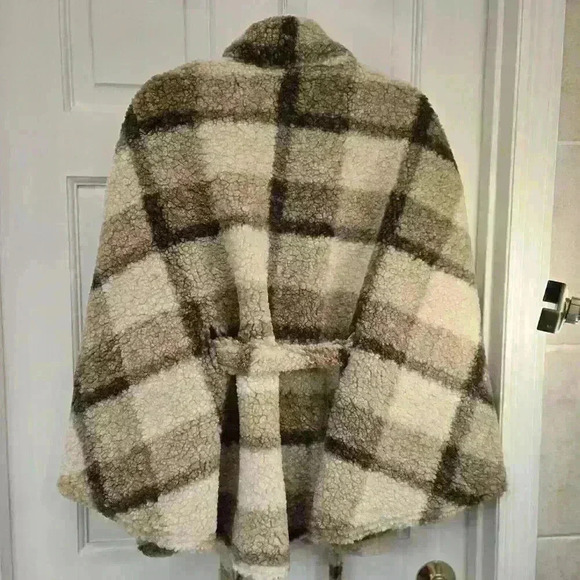 Wonderly Women's Plaid Shacket Belted Front Button Cape, Size OS NWT - Picture 2 of 3